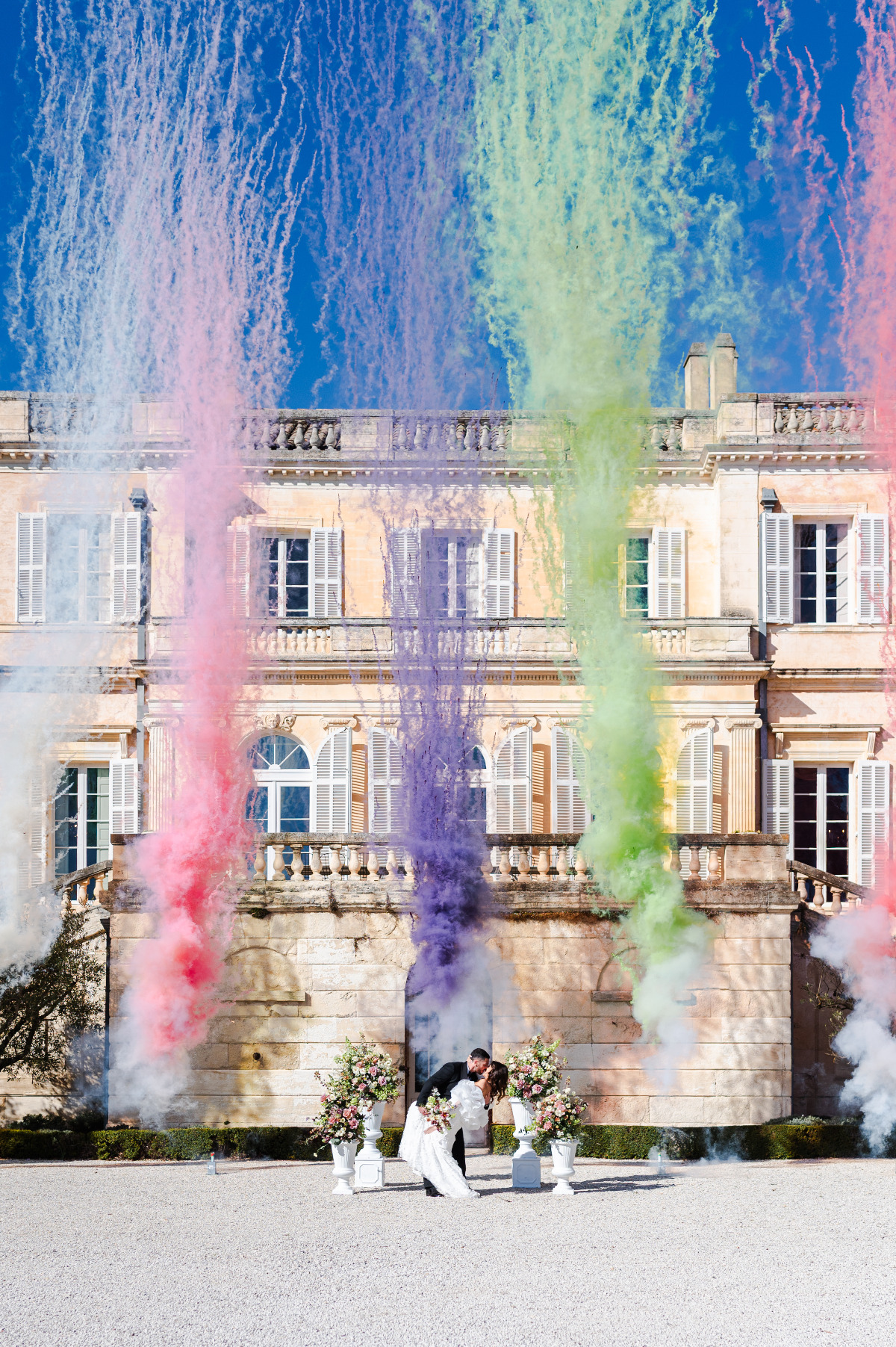 pastel smoke bombs for wedding france