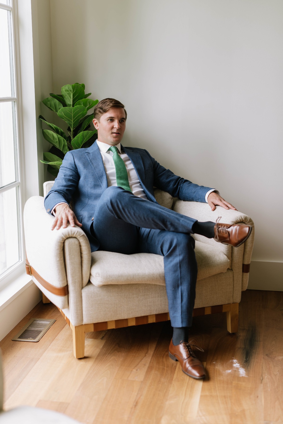 groom getting ready photo ideas