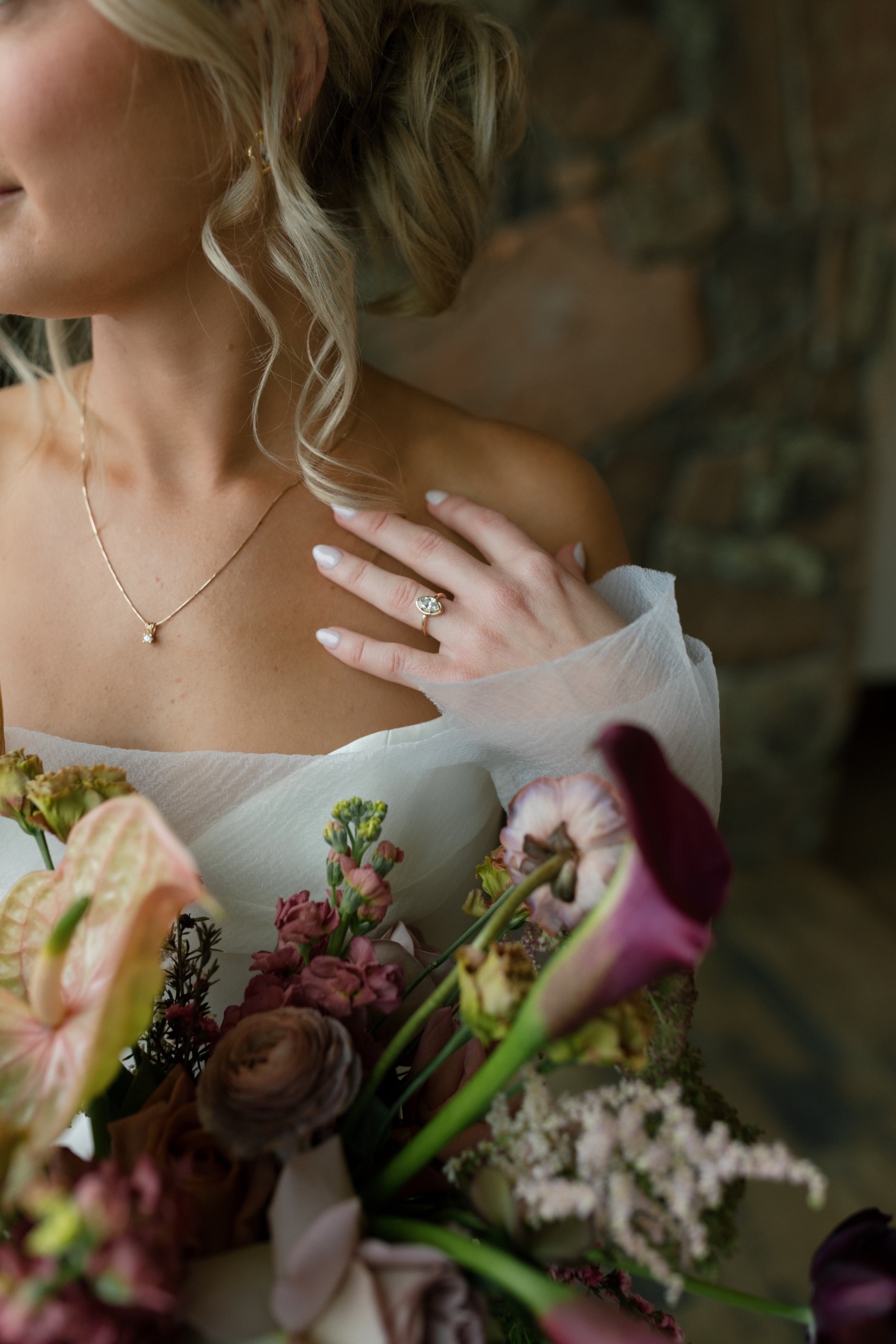 moody bridal bouquet ideas