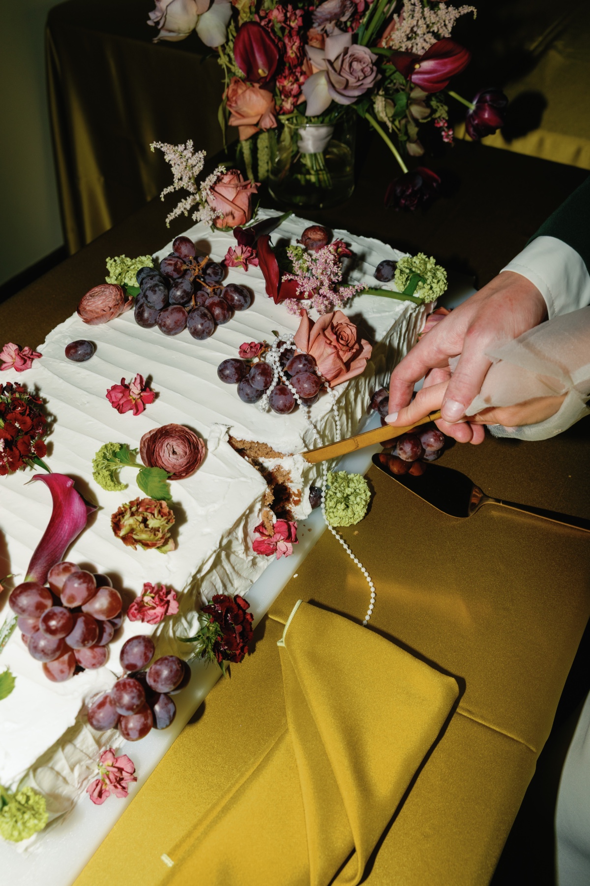 modern non traditional wedding cake ideas