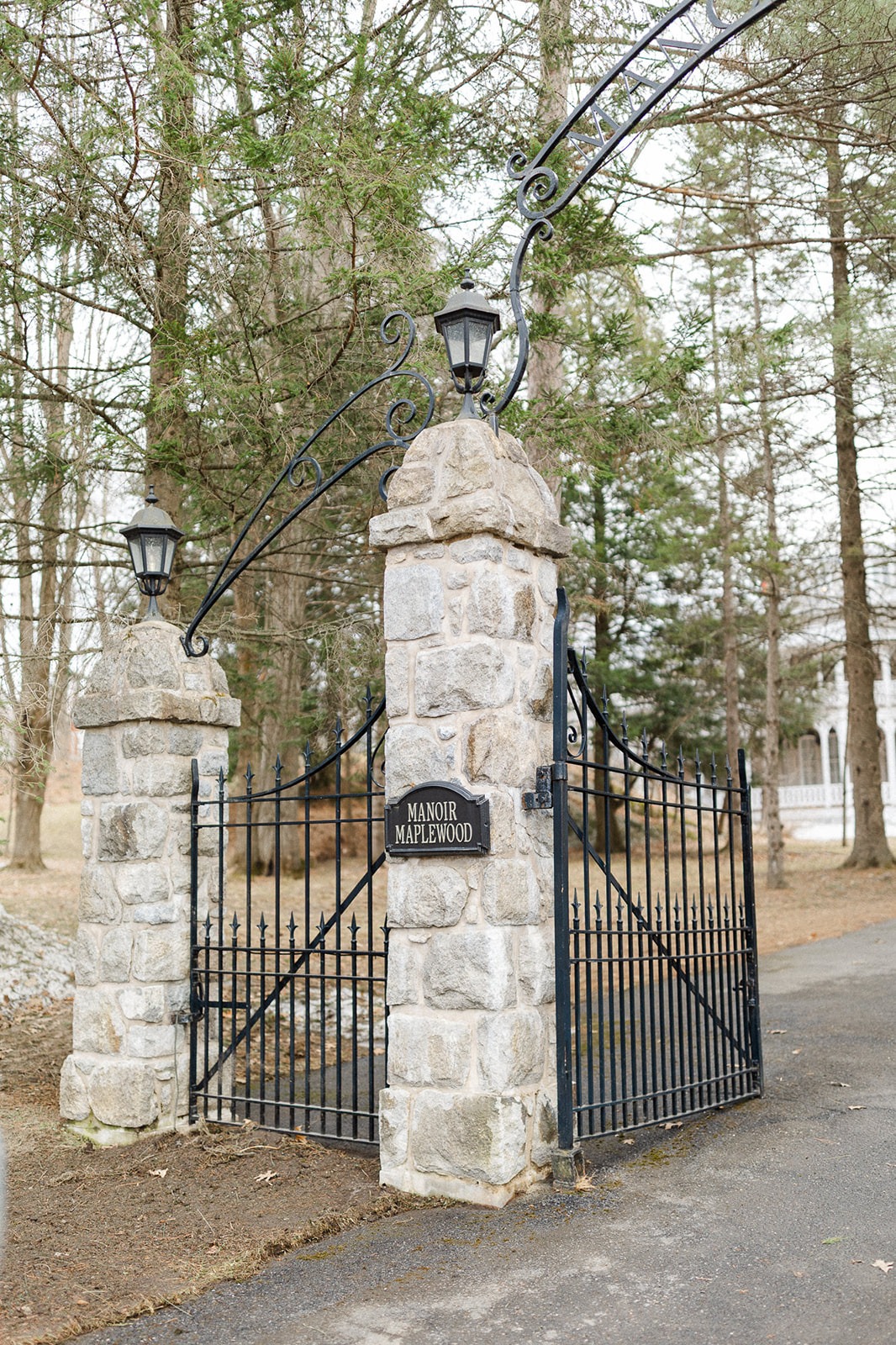 timeless-cinderella-romance-at-manoir-maplewood-quebec-03