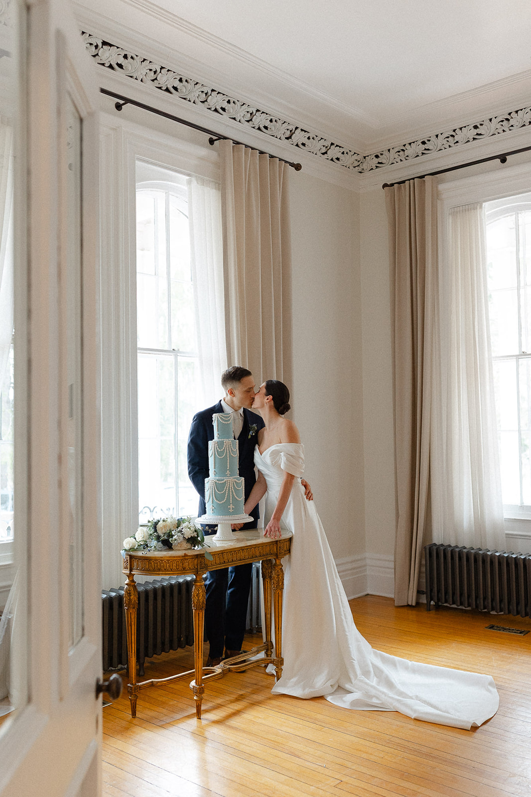 timeless-cinderella-romance-at-manoir-maplewood-quebec-114