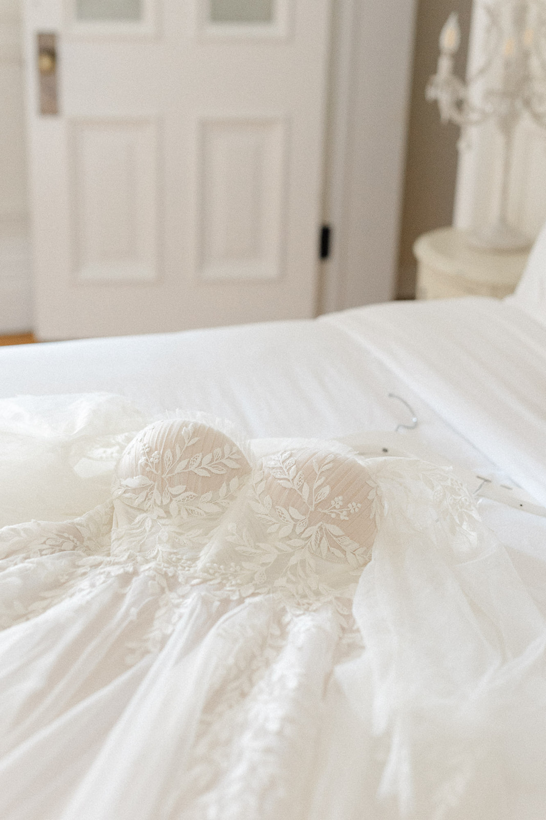 timeless-cinderella-romance-at-manoir-maplewood-quebec-31