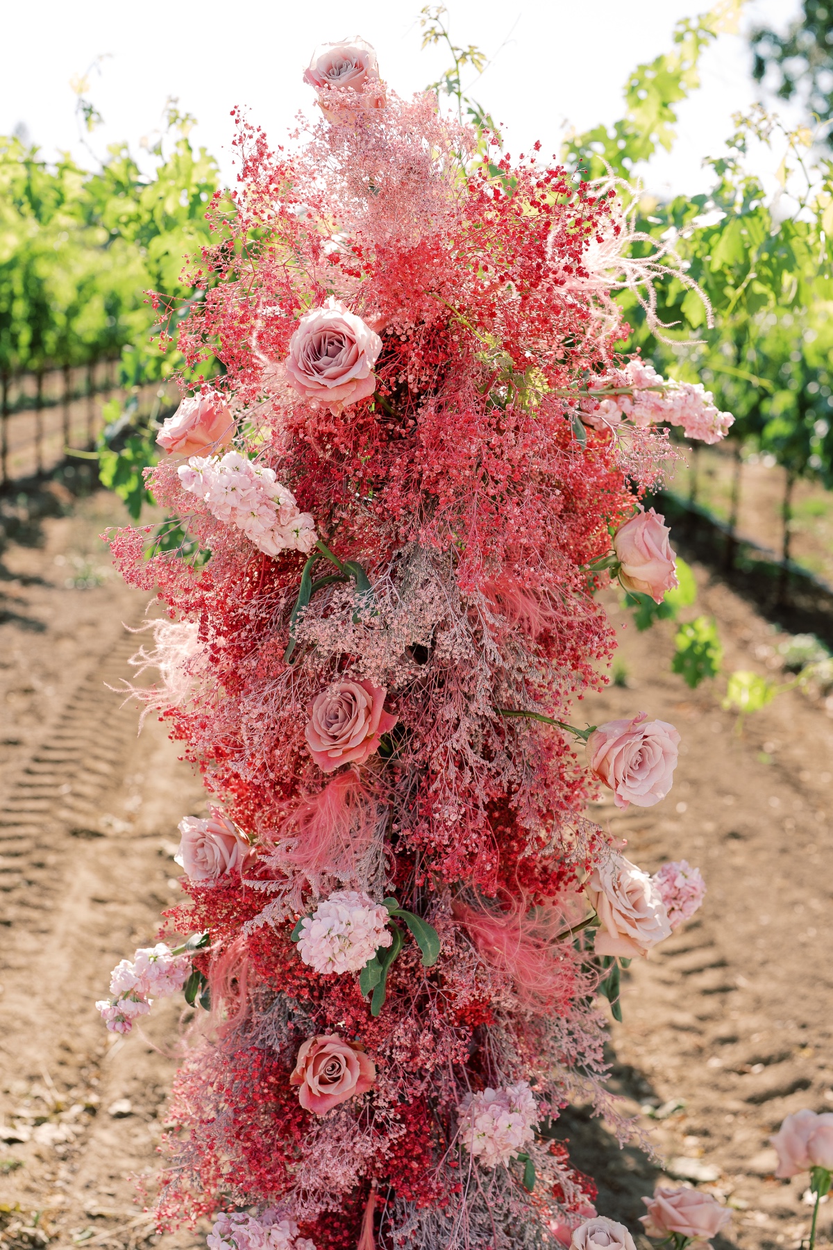 dried flower and pink rose column