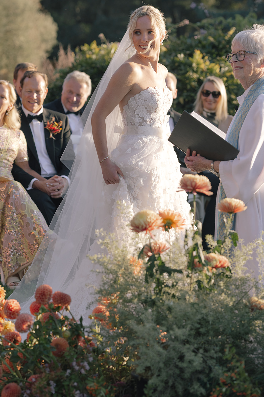 dahlia wedding flower inspo