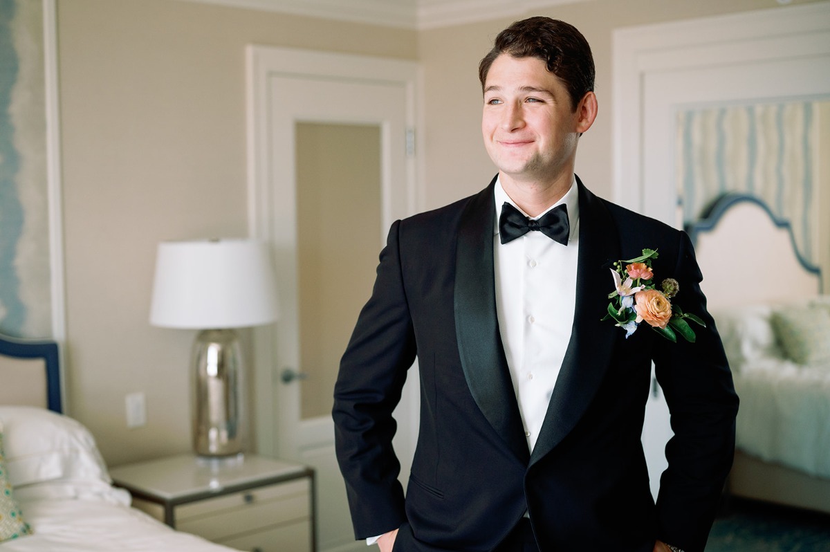 groom in black tuxedo