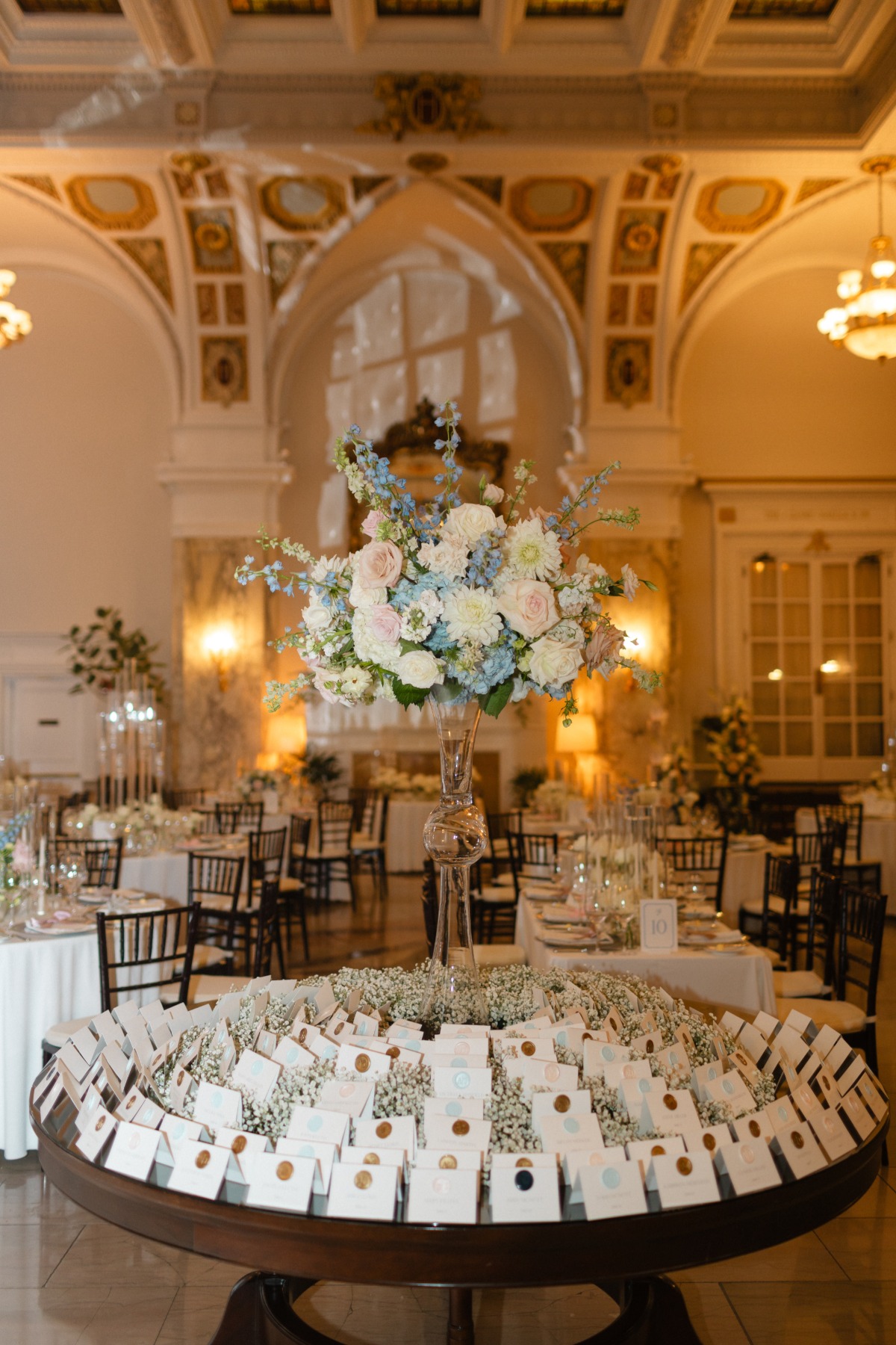 circular seating card table