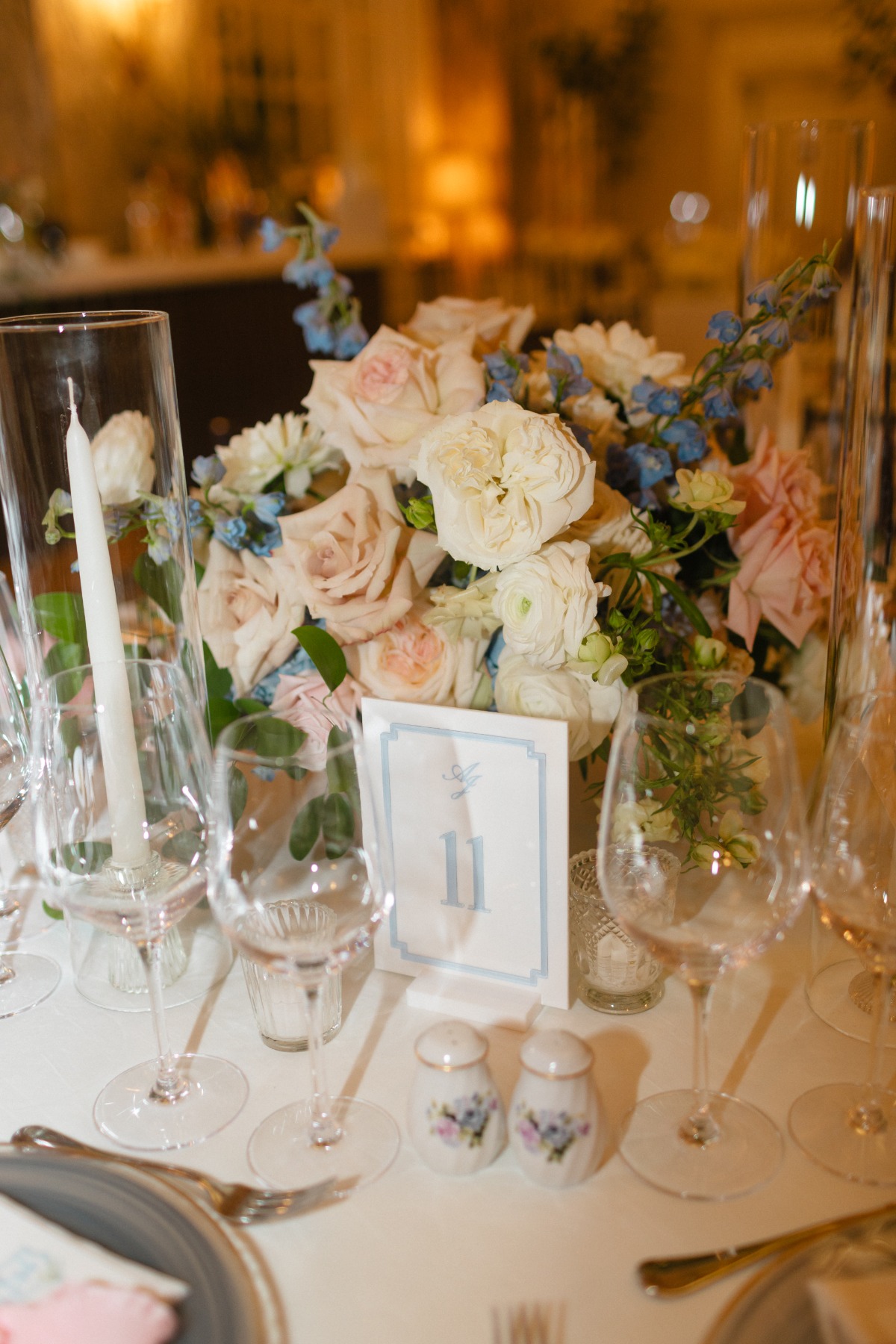 pink white and blue centerpieces