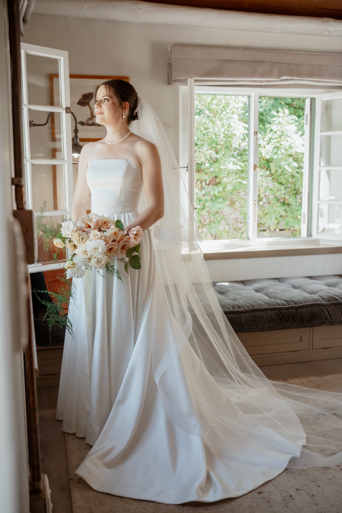 white and off-white bouquet