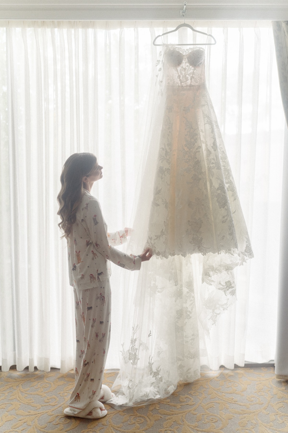 wedding gown hanging photo ideas