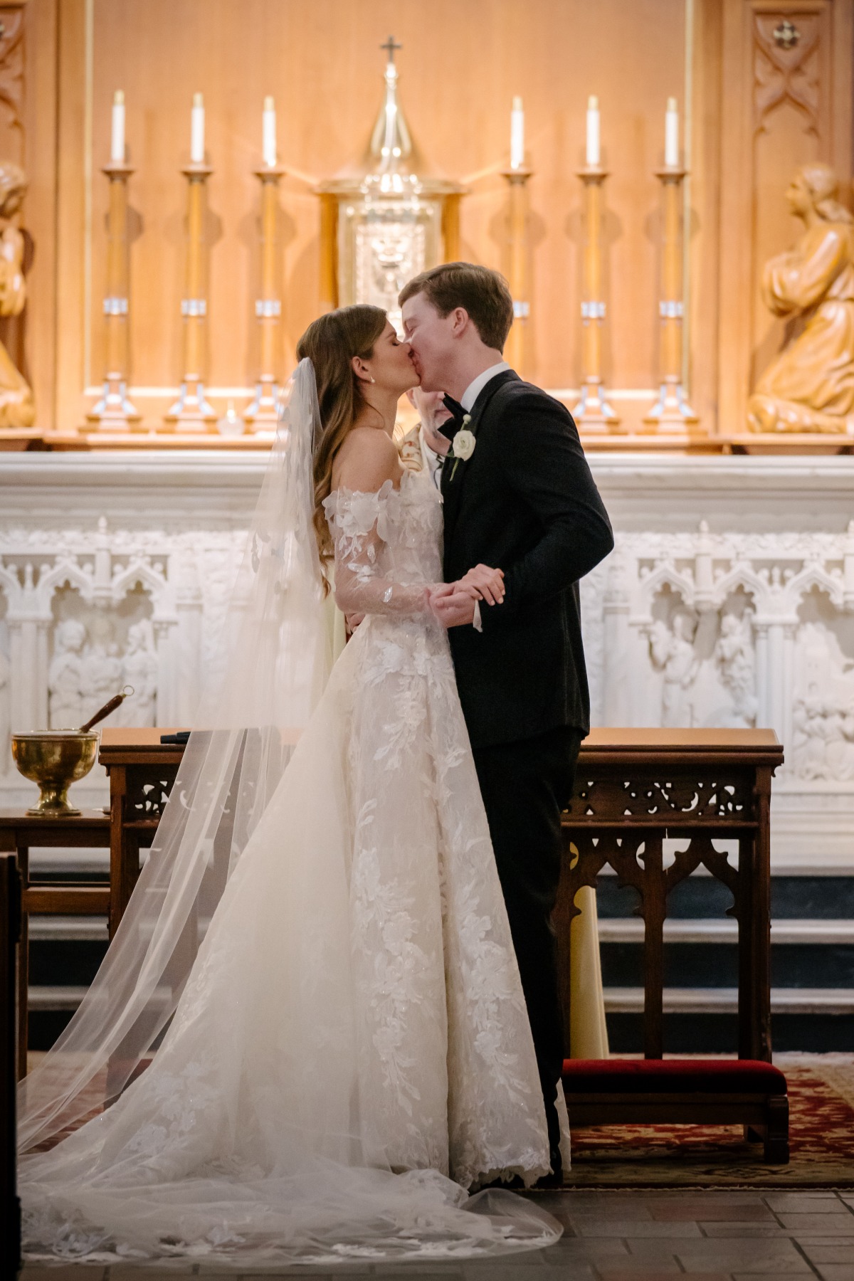 church wedding ceremony kiss photo ideas