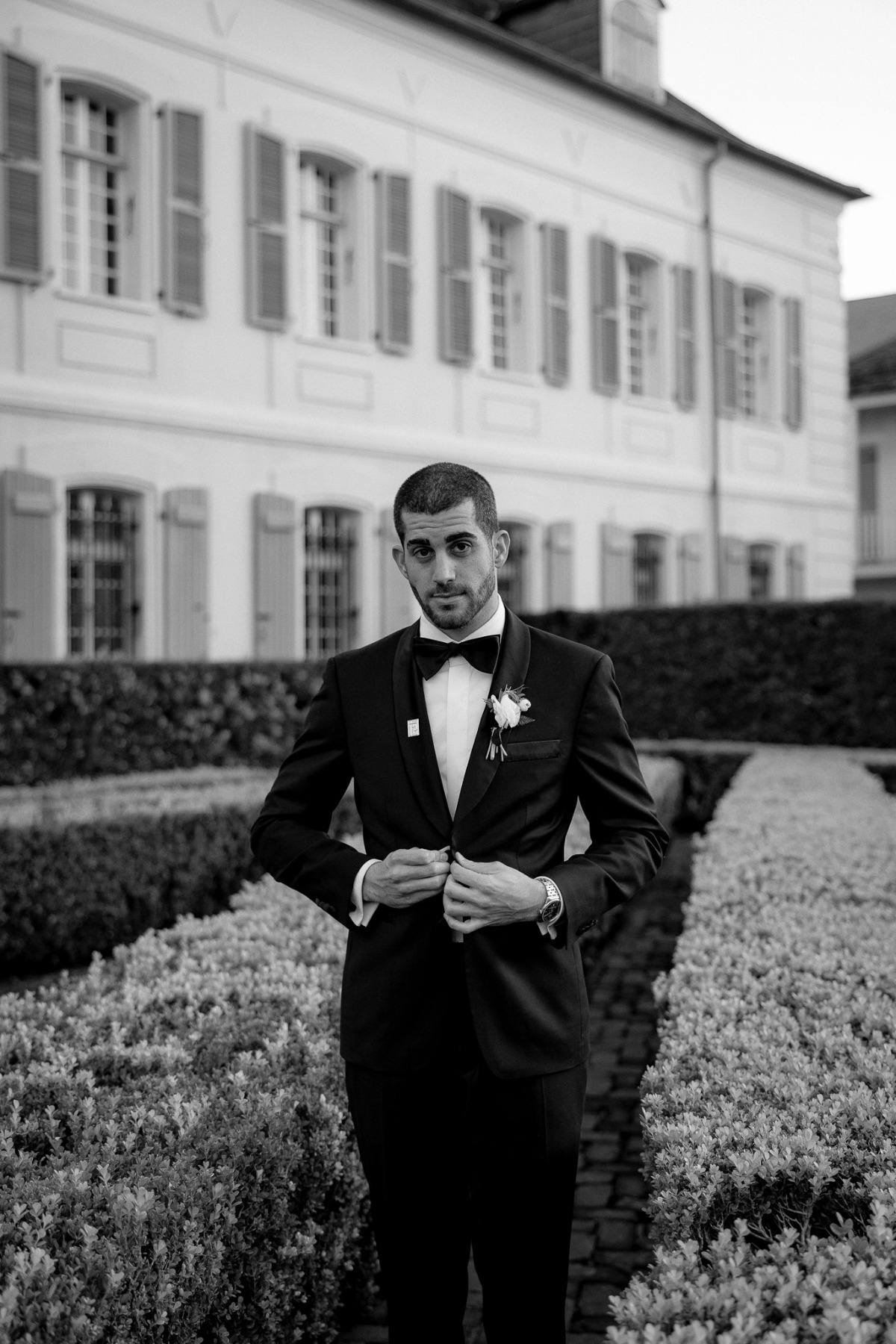 black and white groom photo ideas