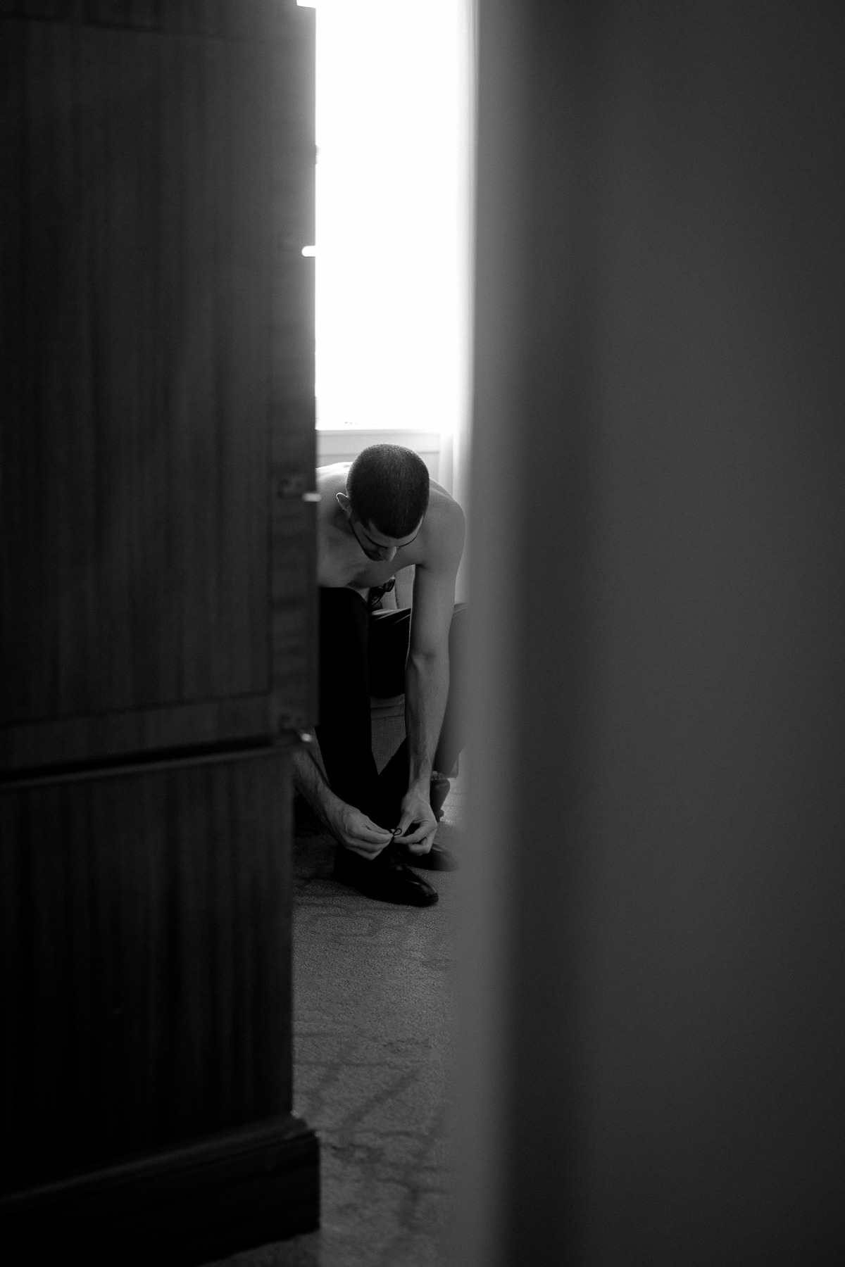 groom getting ready photo ideas