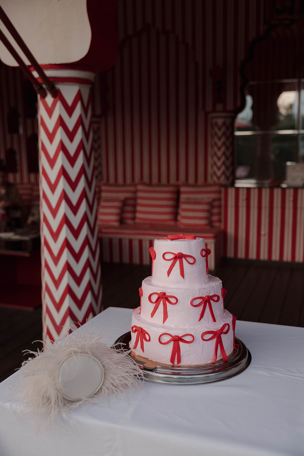red and pink wedding cake ideas
