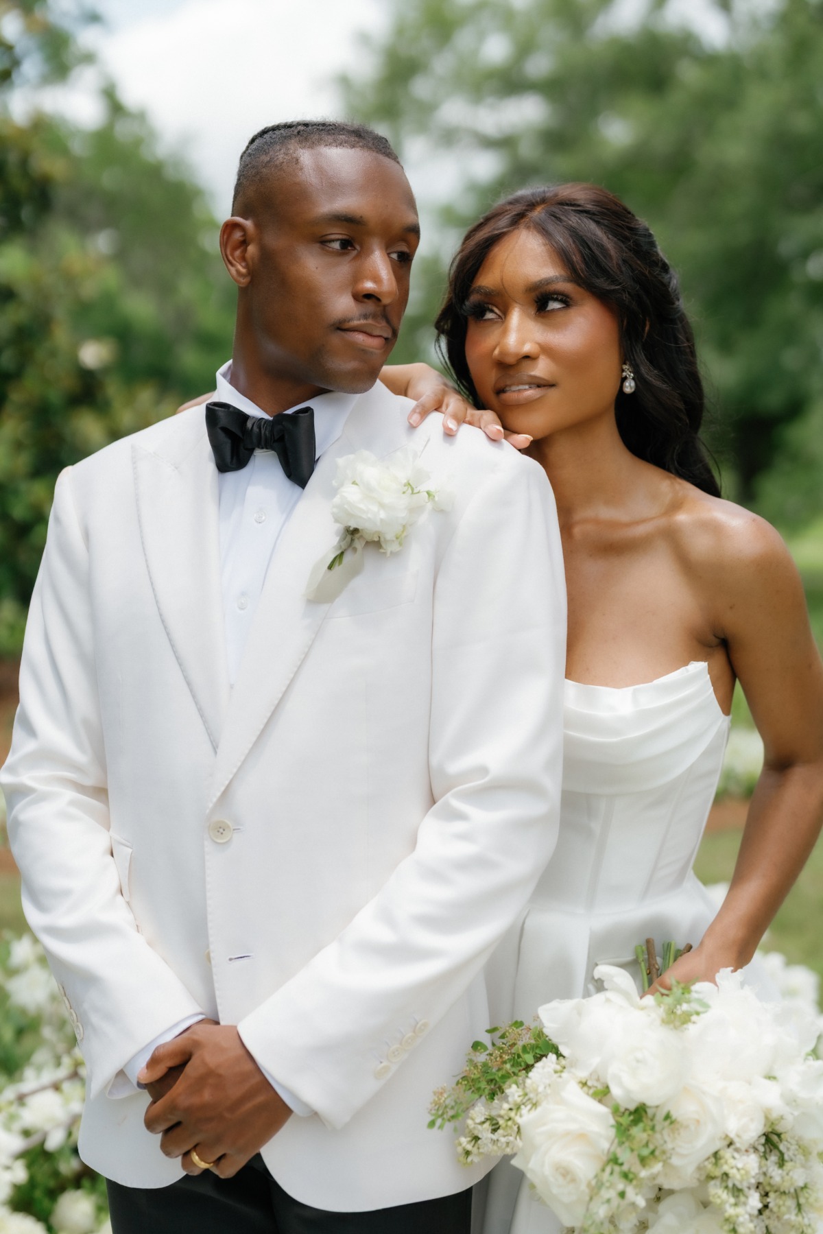 groom in white dinner jacket