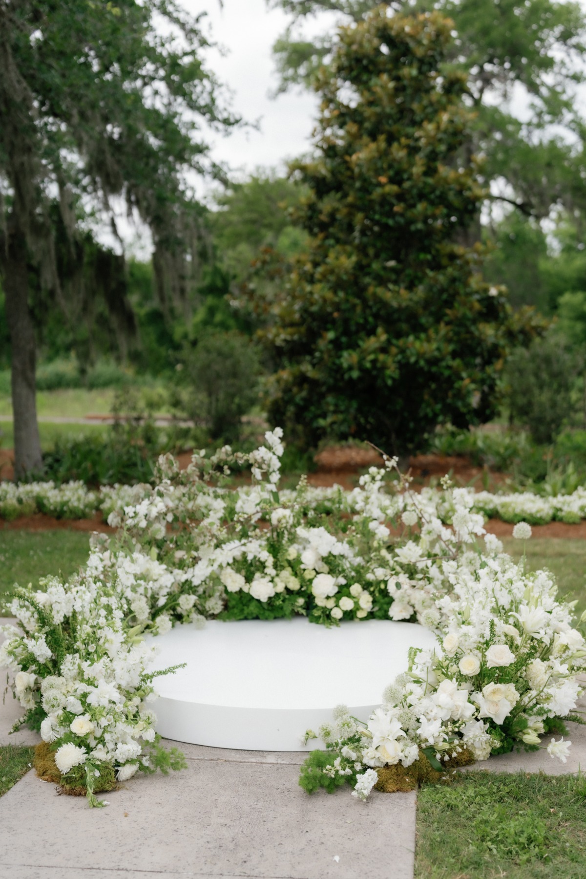 floor level ivory wedding flowers for ceremony