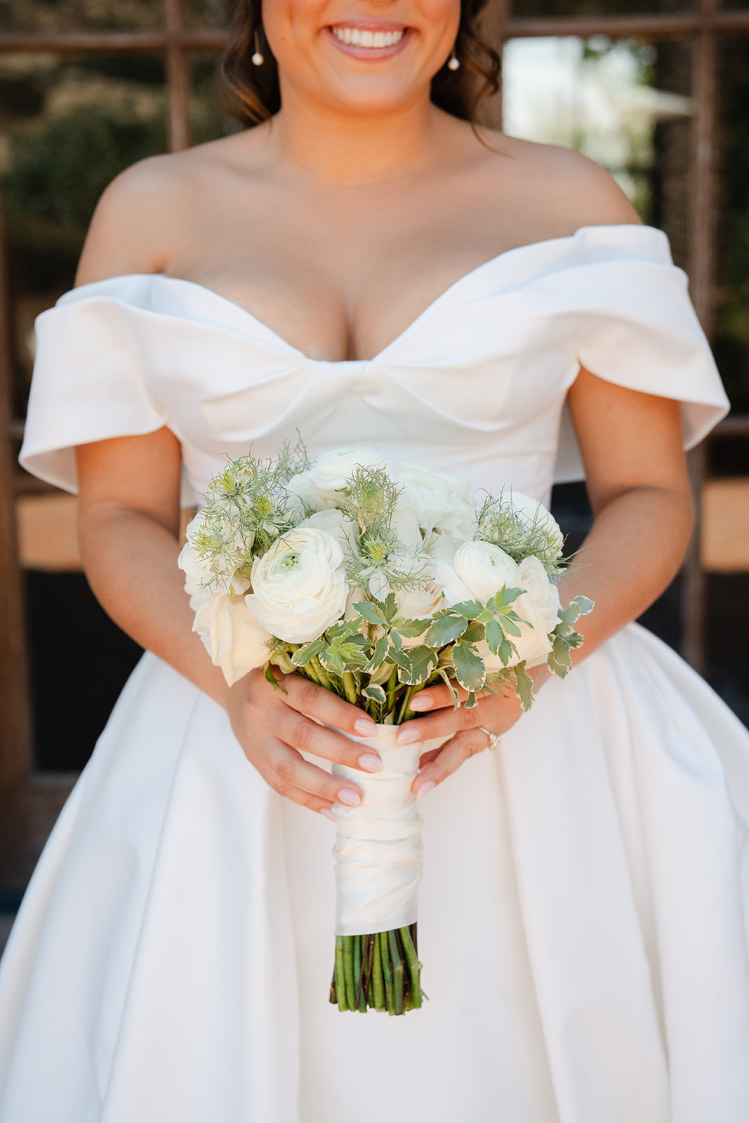 white bridal bouquet