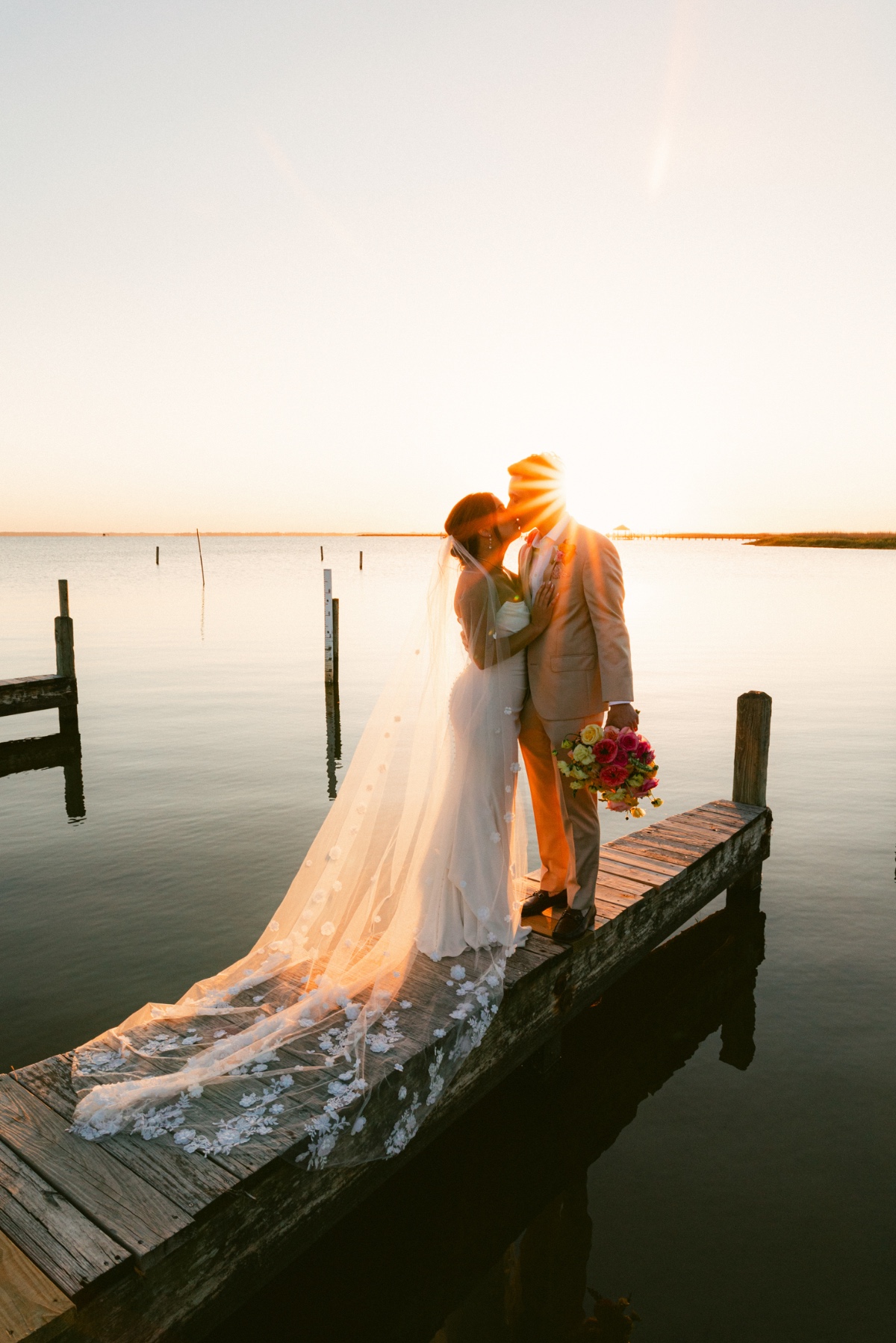 cute dock wedding photo ideas