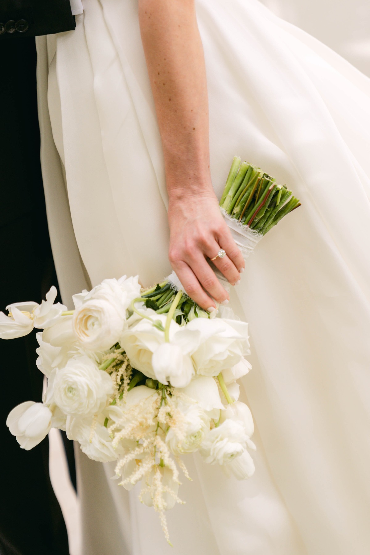 white bridal bouquet ideas