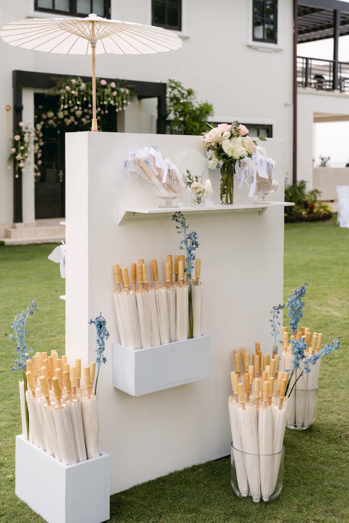 parasol display for wedding ceremony