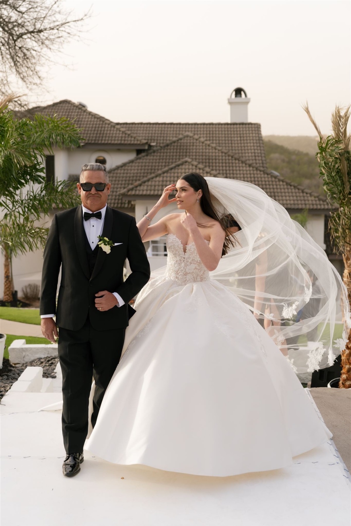 lace embroidered wedding veil