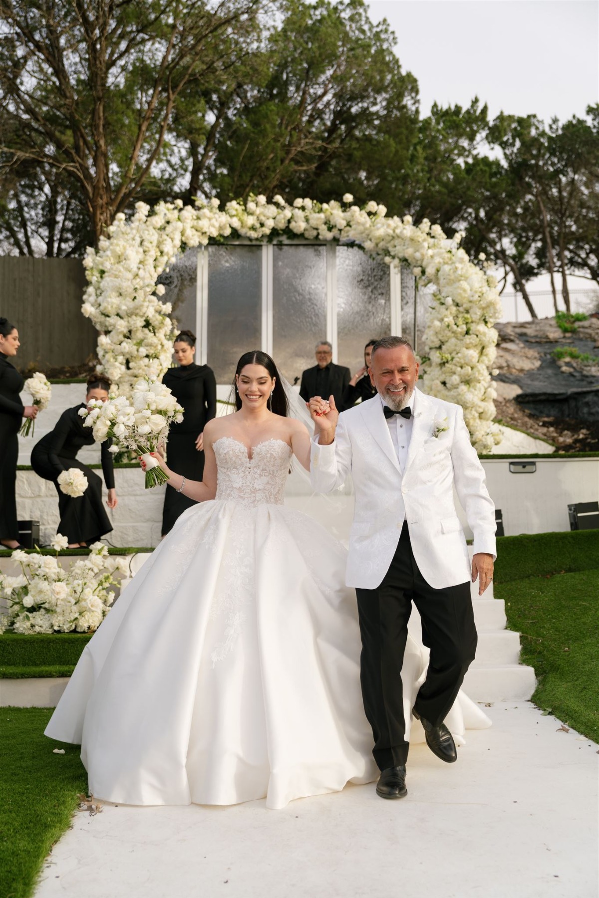 contemporary wedding ceremony decor