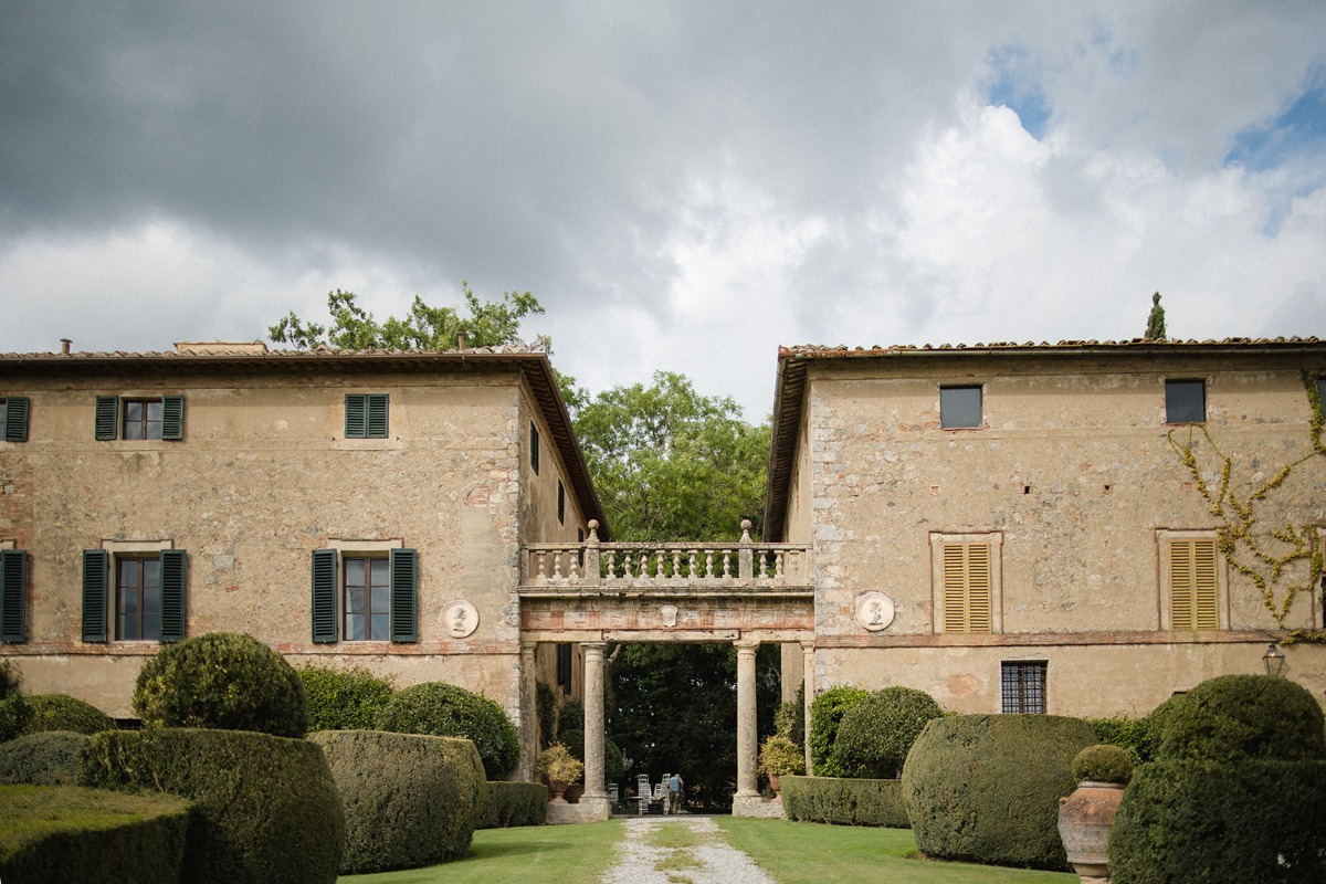 tuscan-wedding-photographer-at-borgo-stomennano-1
