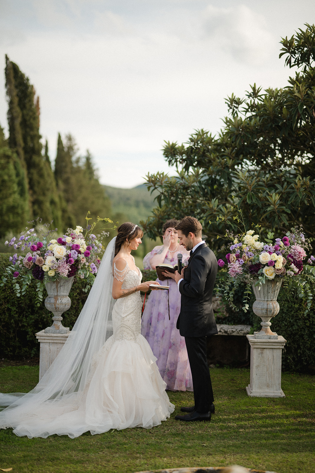 purple and white wedding flower ideas