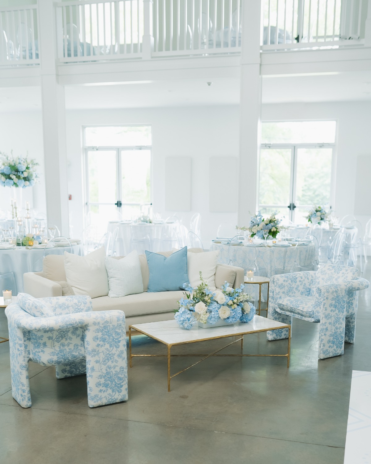 blue and white lounge ideas for wedding
