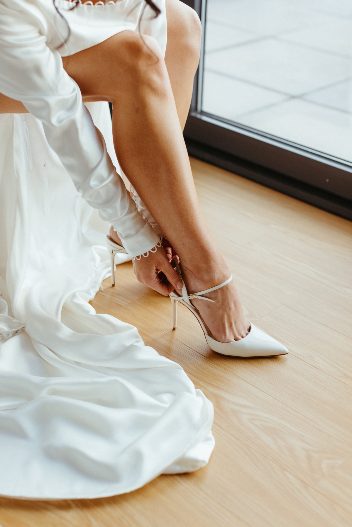 getting ready bridal portrait ideas