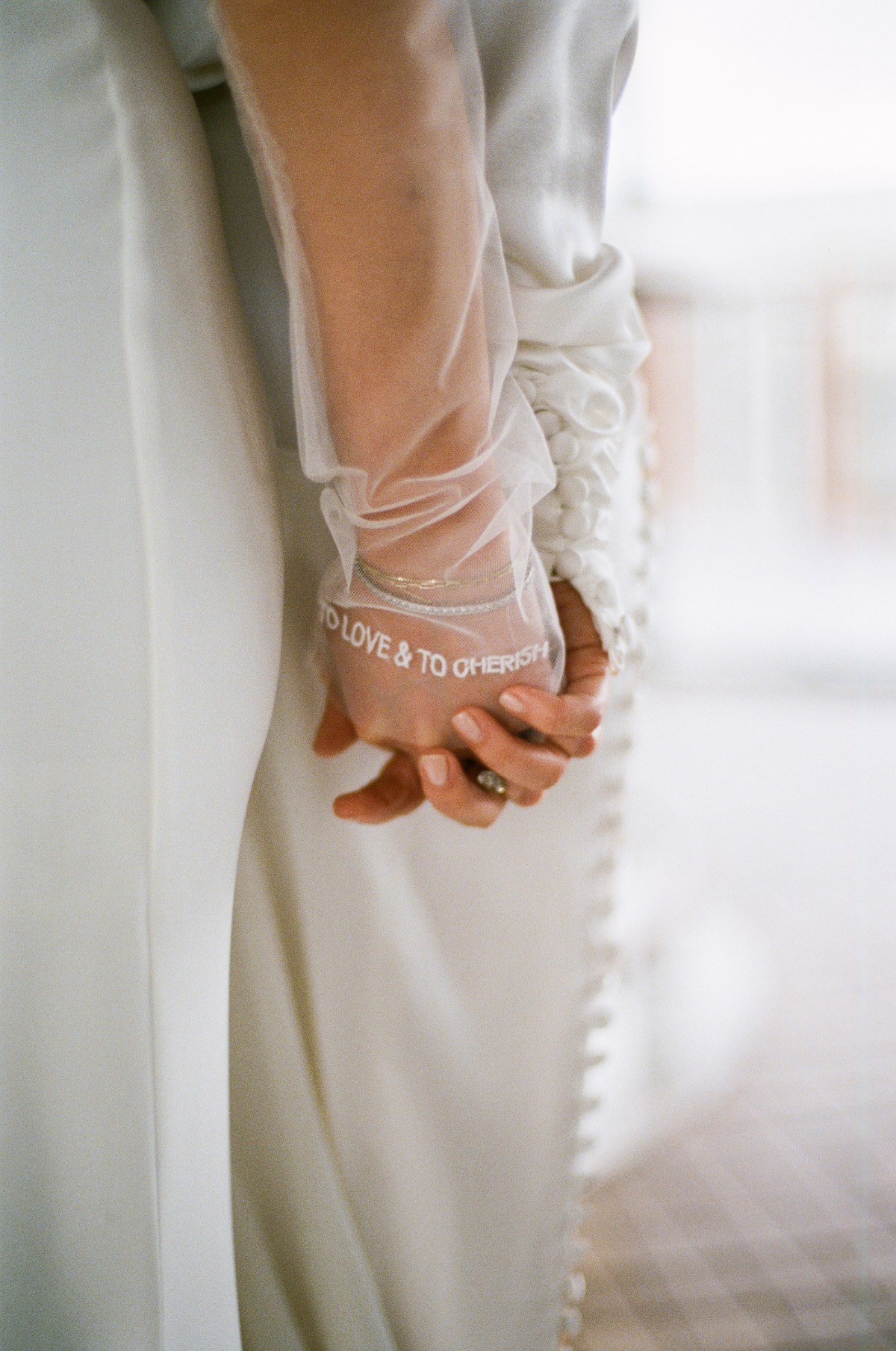 brides holding hands photo ideas