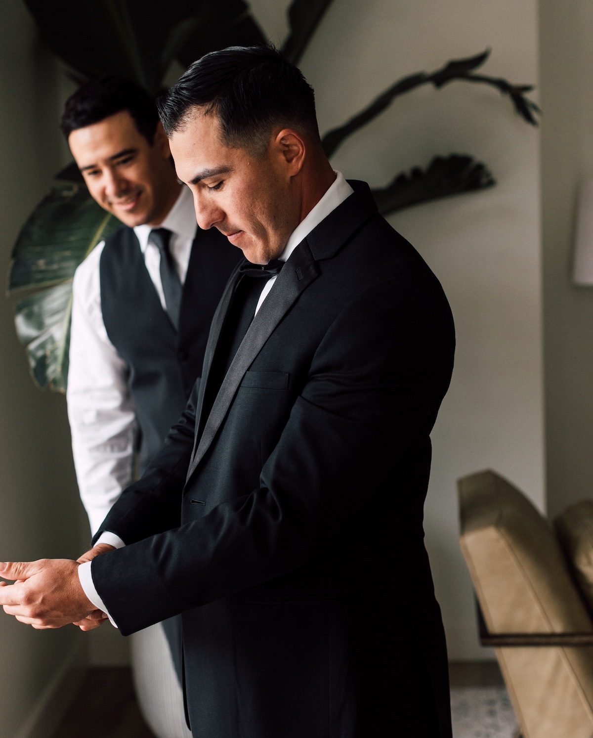 groom getting ready photo ideas