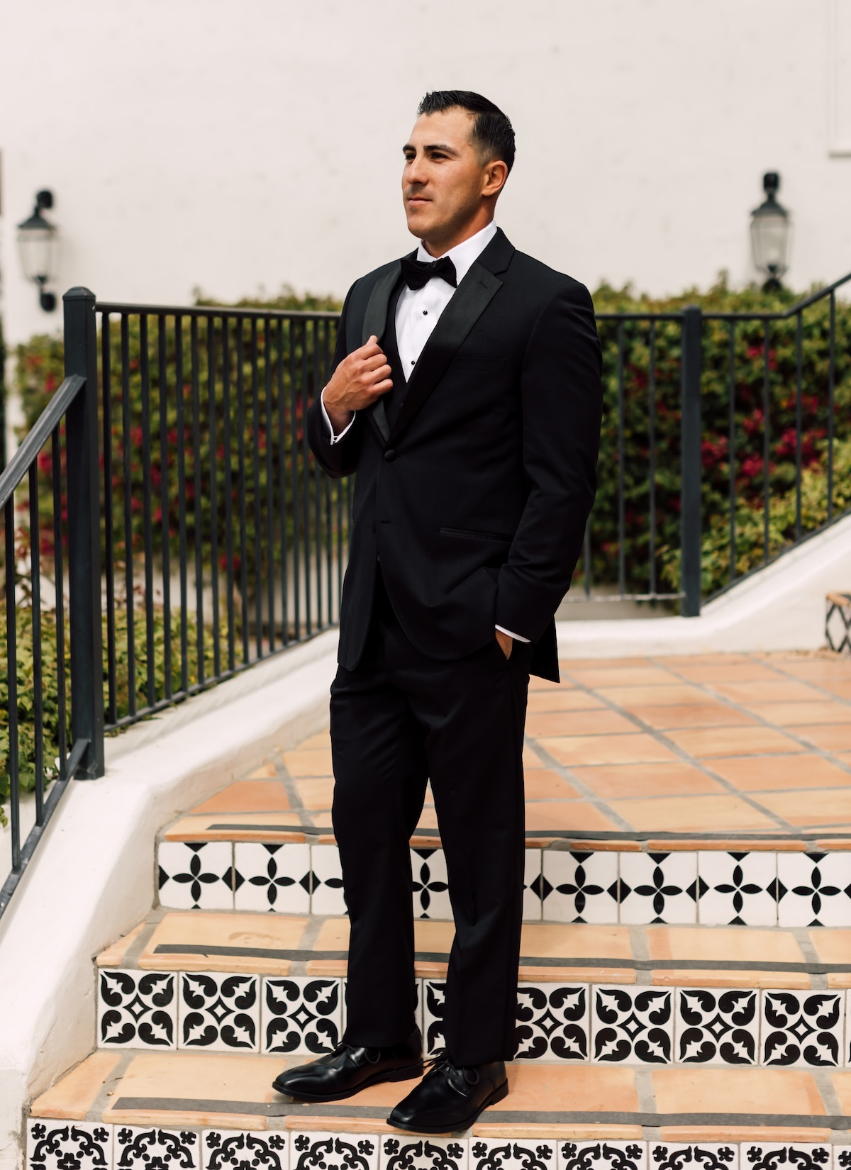 groom in black tux