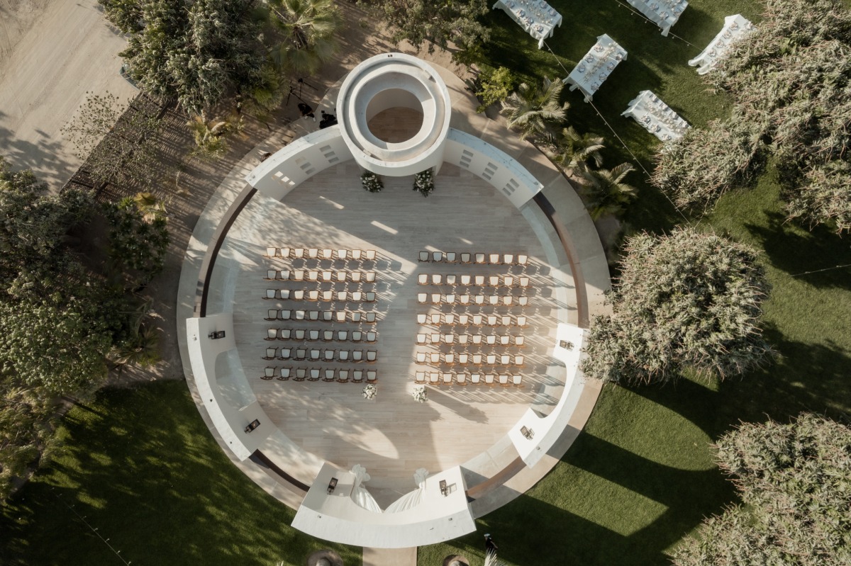 courtyard wedding ceremony layout inspiration