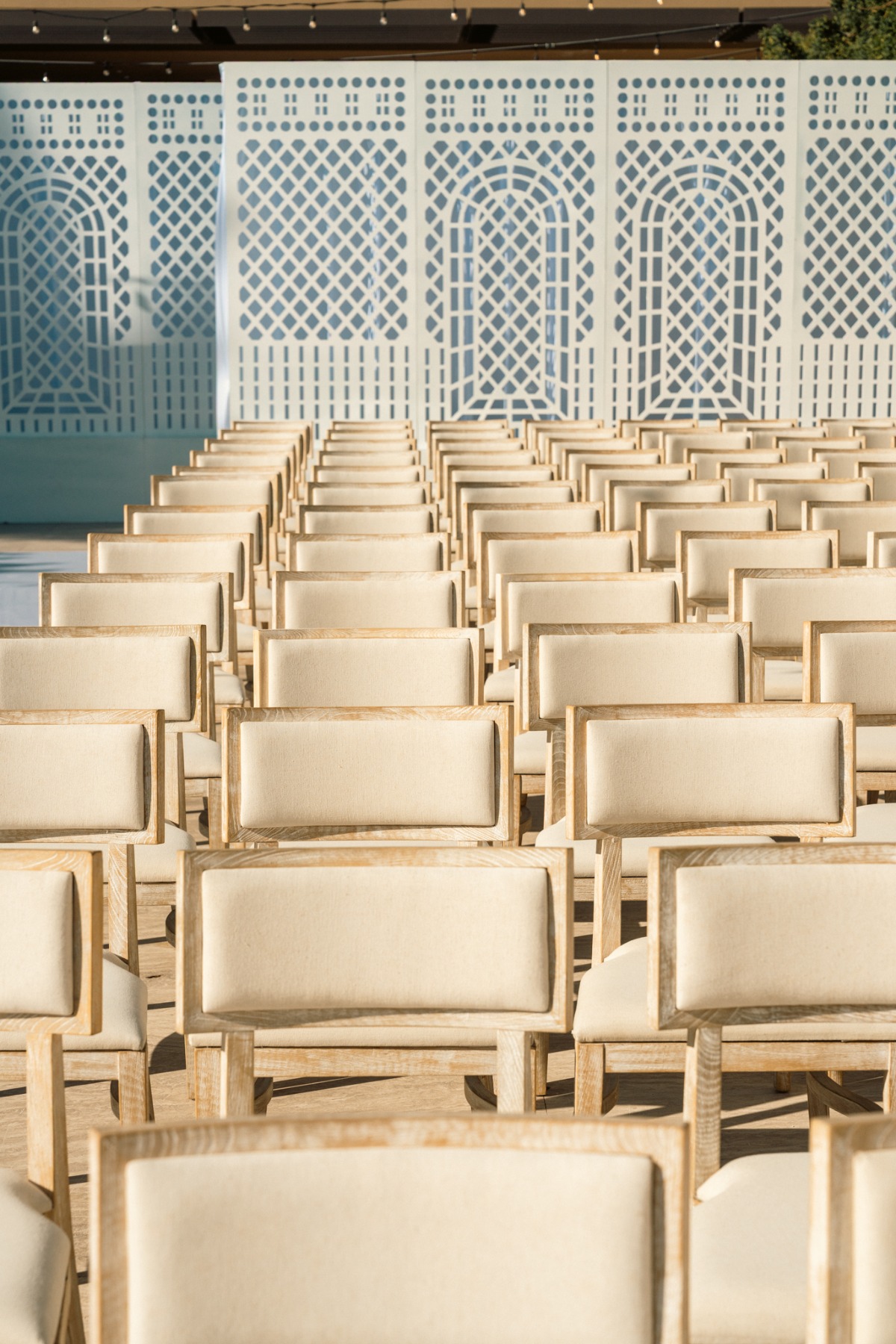 modern outdoor wedding ceremony in los cabos