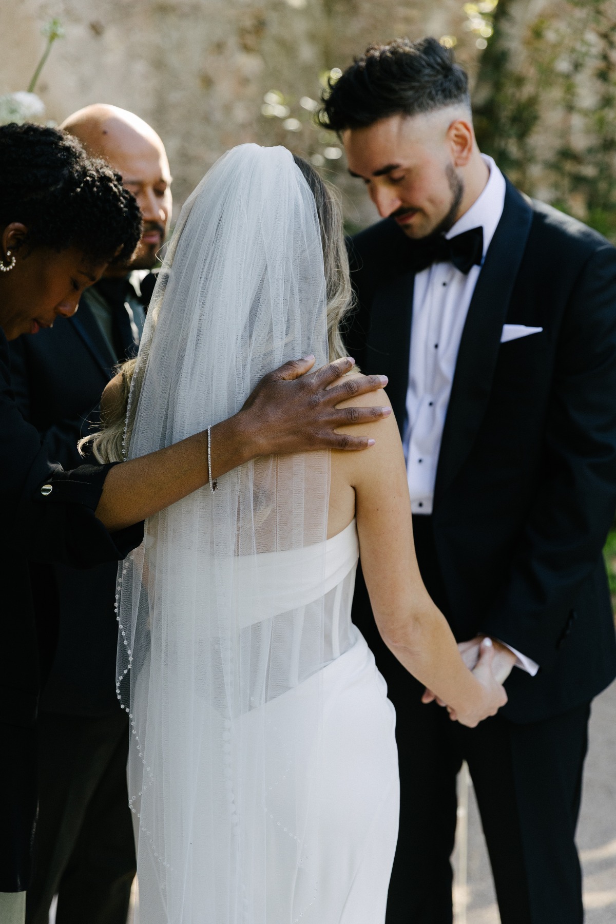 touching wedding ceremony photo ideas