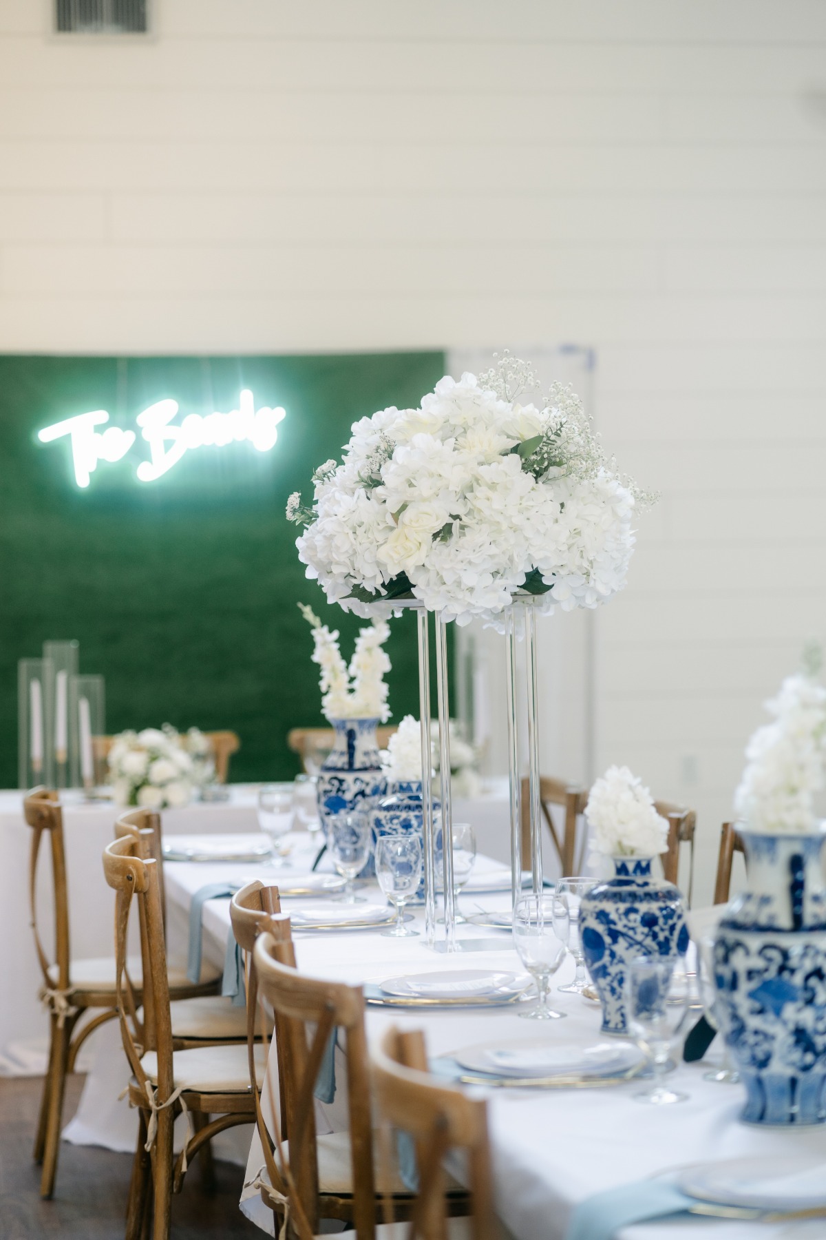 blue and white chinoiserie reception centerpieces