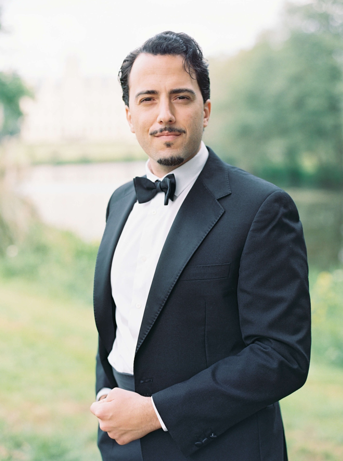 groom look for black tie wedding