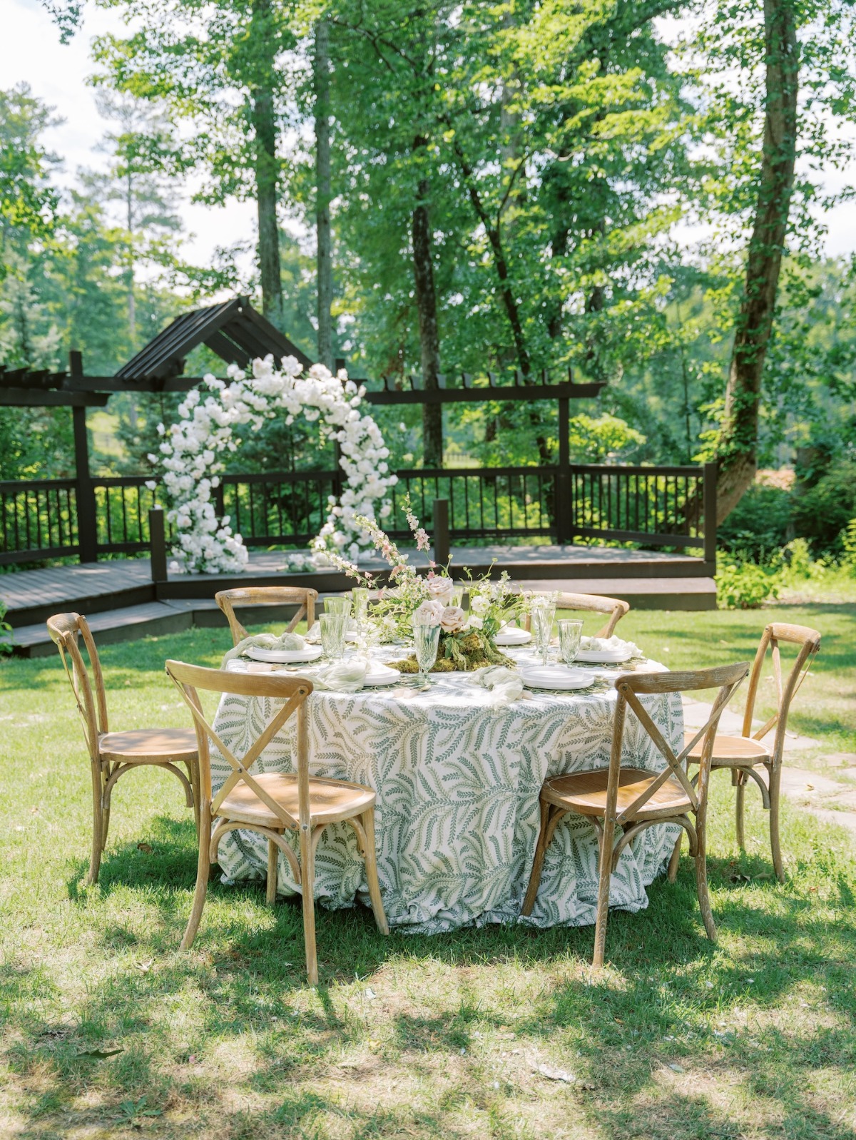 white and green garden wedding ideas
