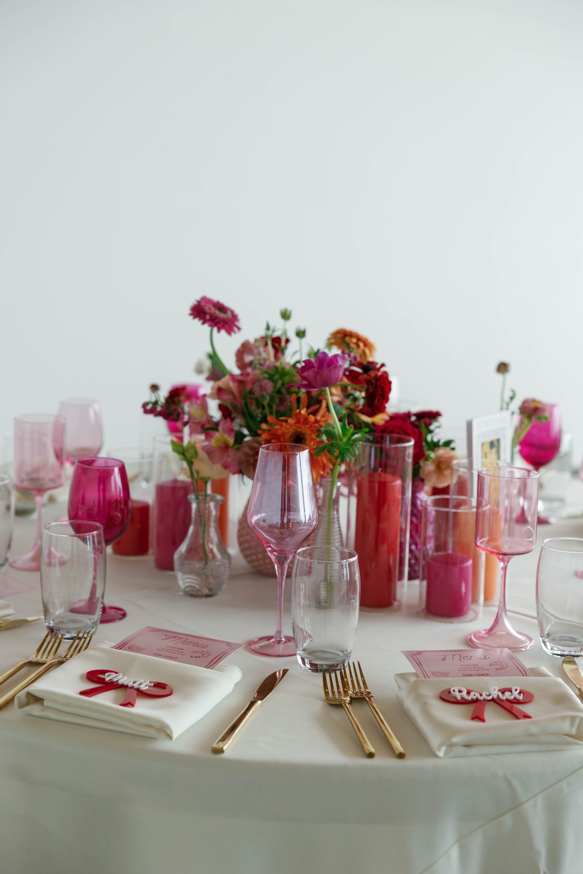red and pink centerpieces