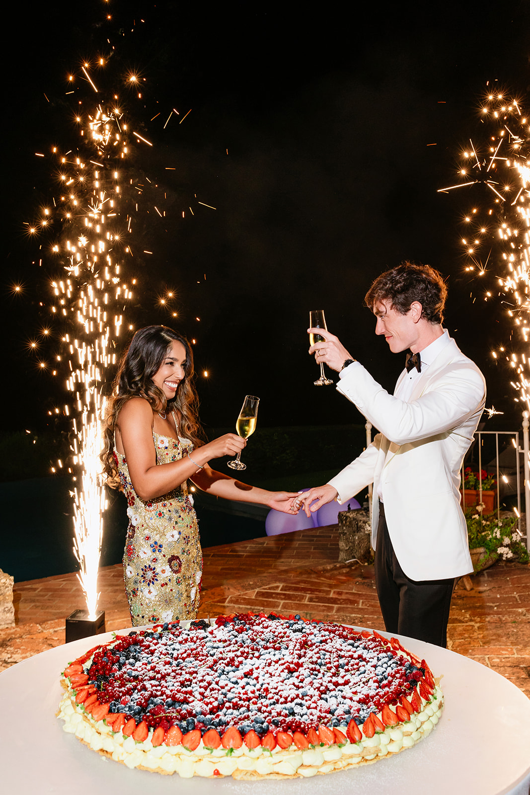 cold sparks for wedding cake cutting