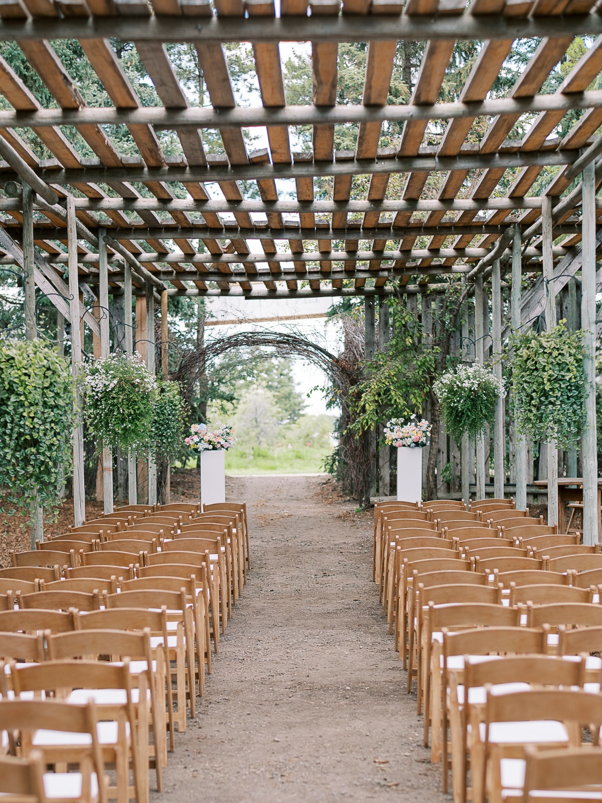 simple ceremony pillar floral arrangements