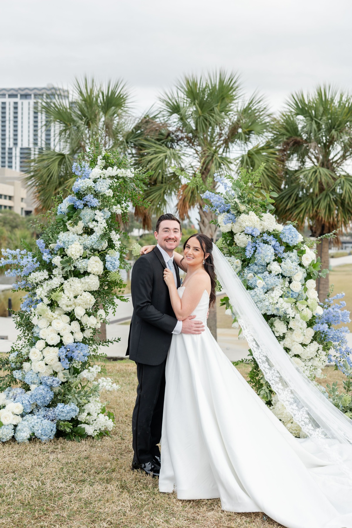 blue and white wedding inspo