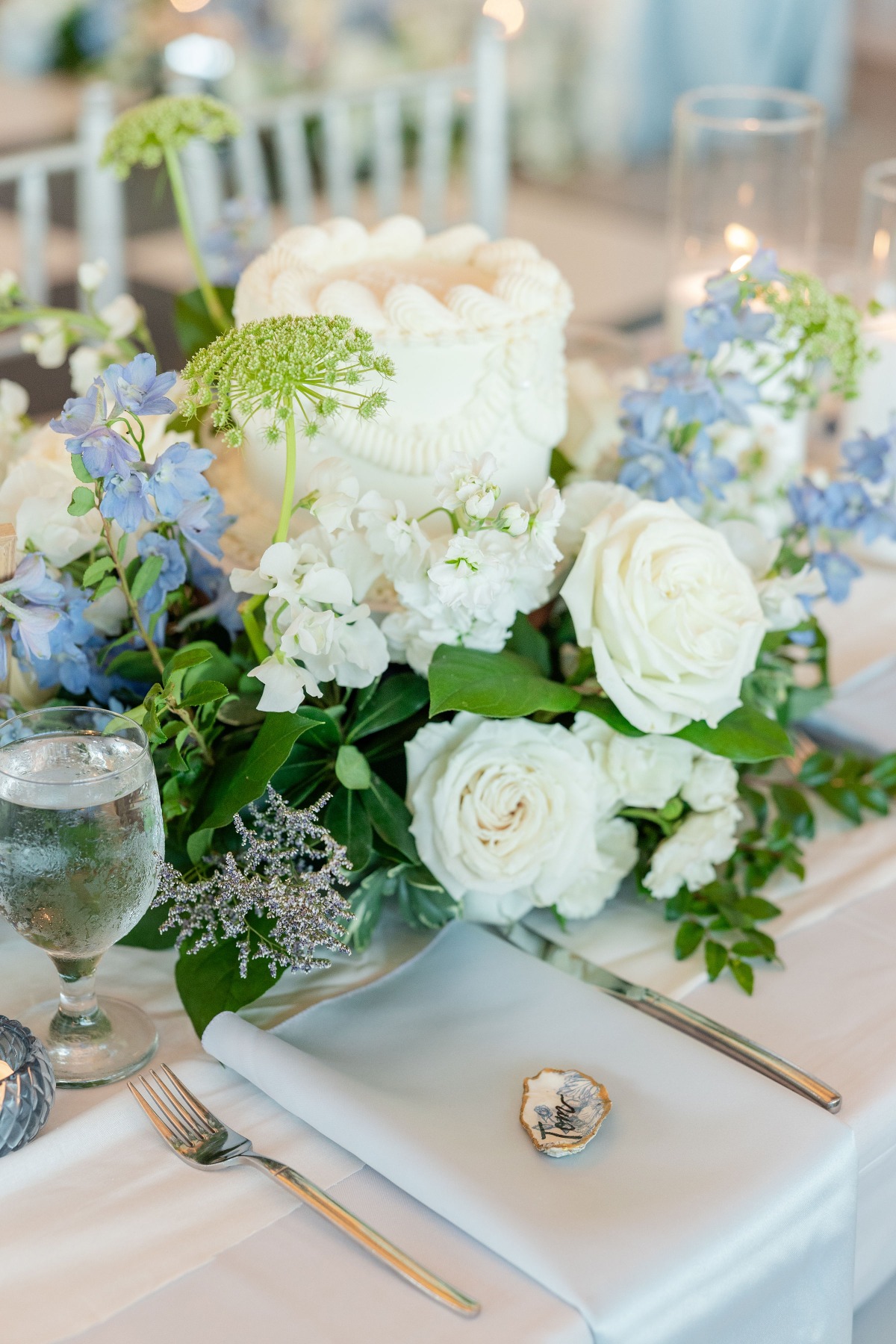 blue and white wedding flower ideas