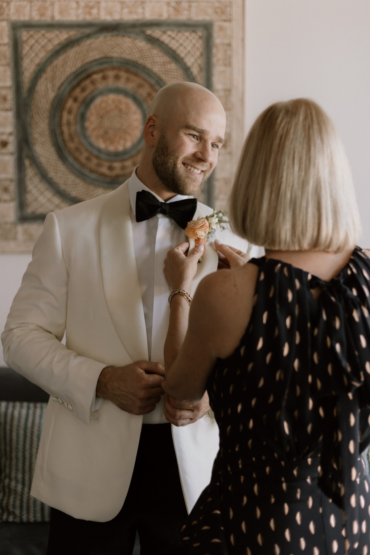 groom in white dinner jacket