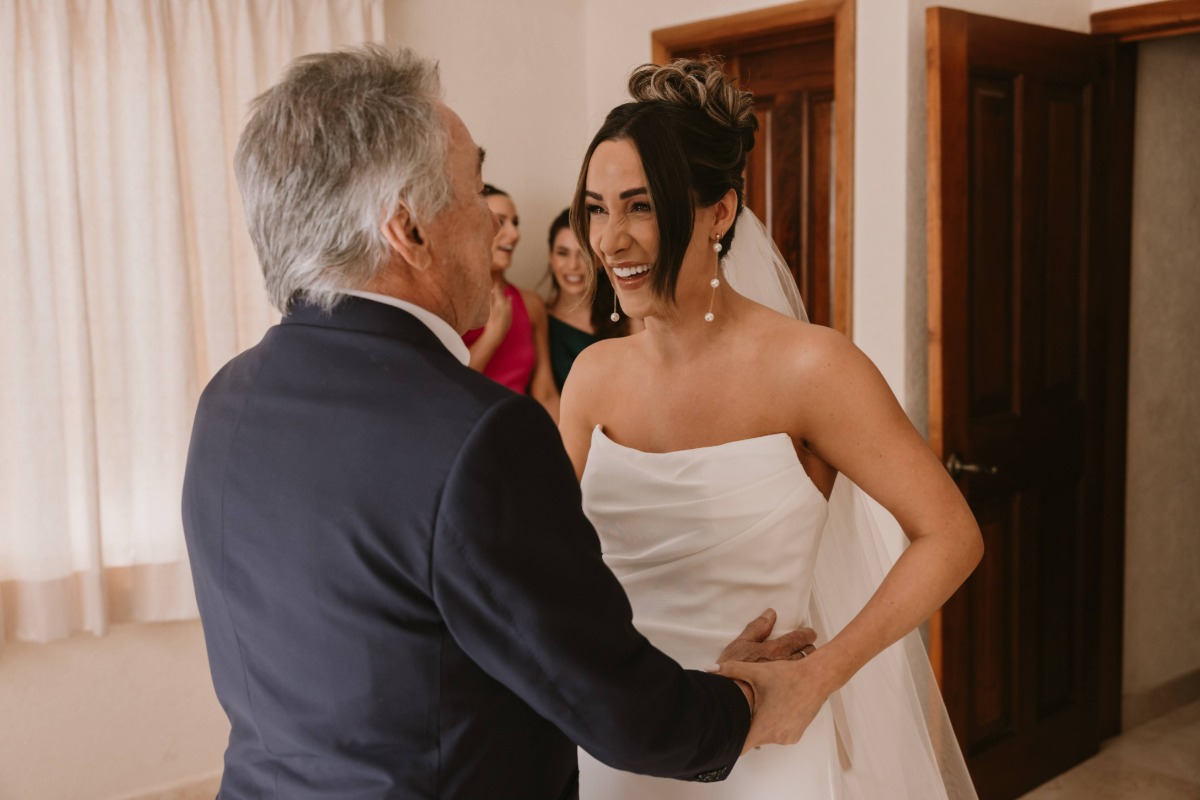 dad first look photo ideas for wedding