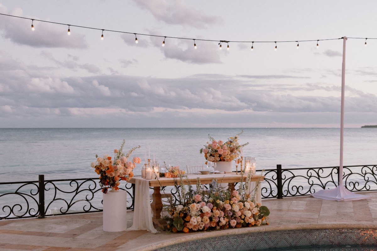 waterfront sweetheart table ideas