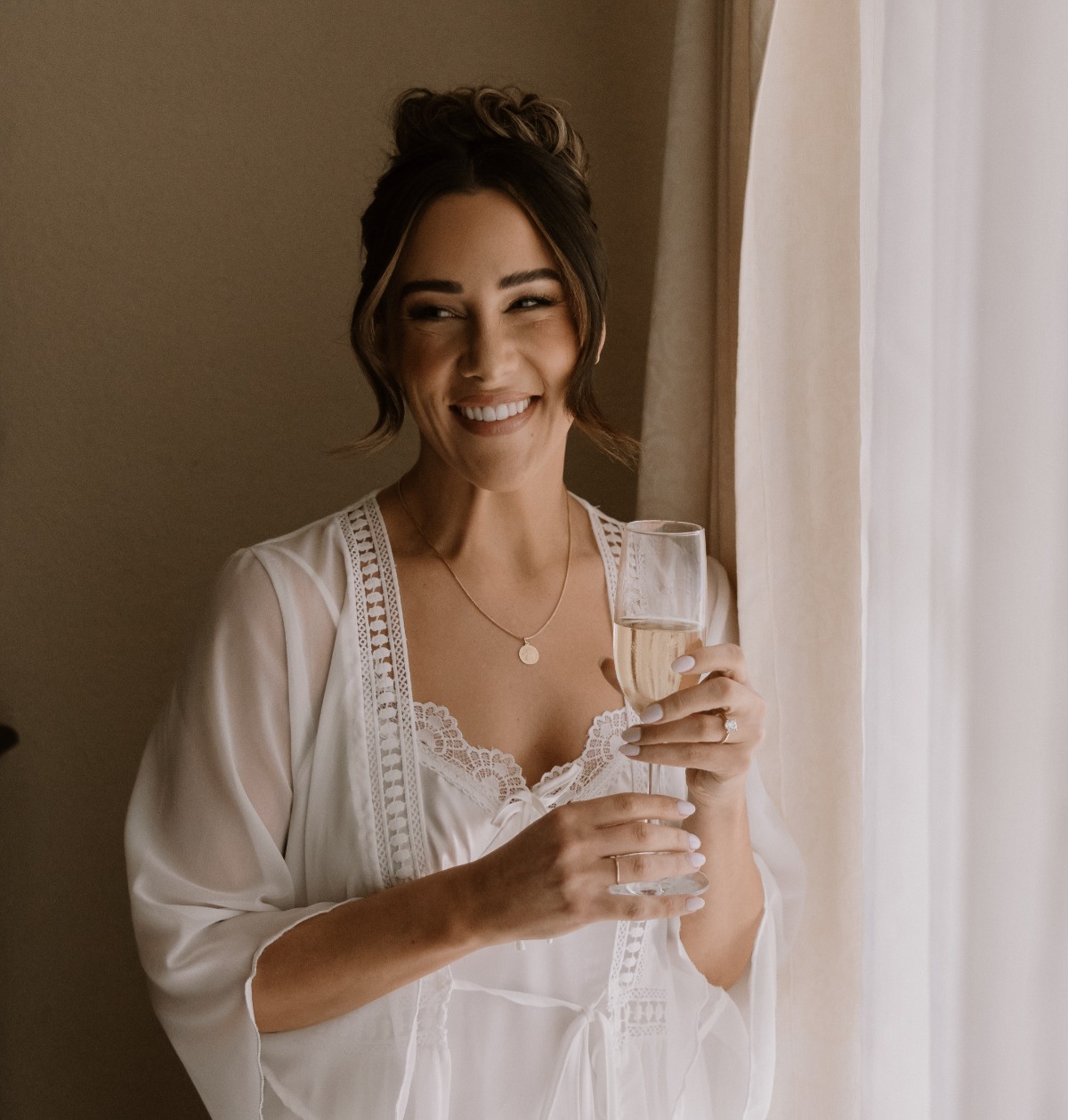 bride getting ready photo ideas