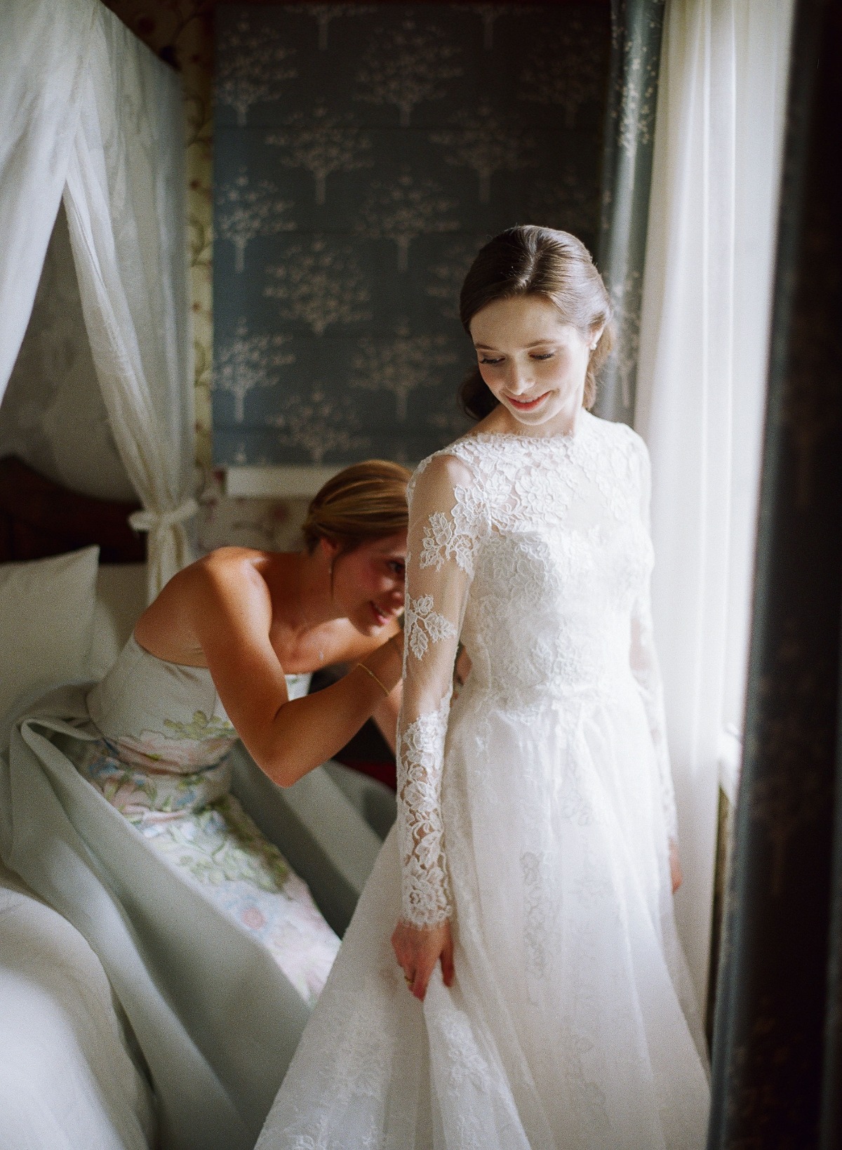 bride getting ready photos