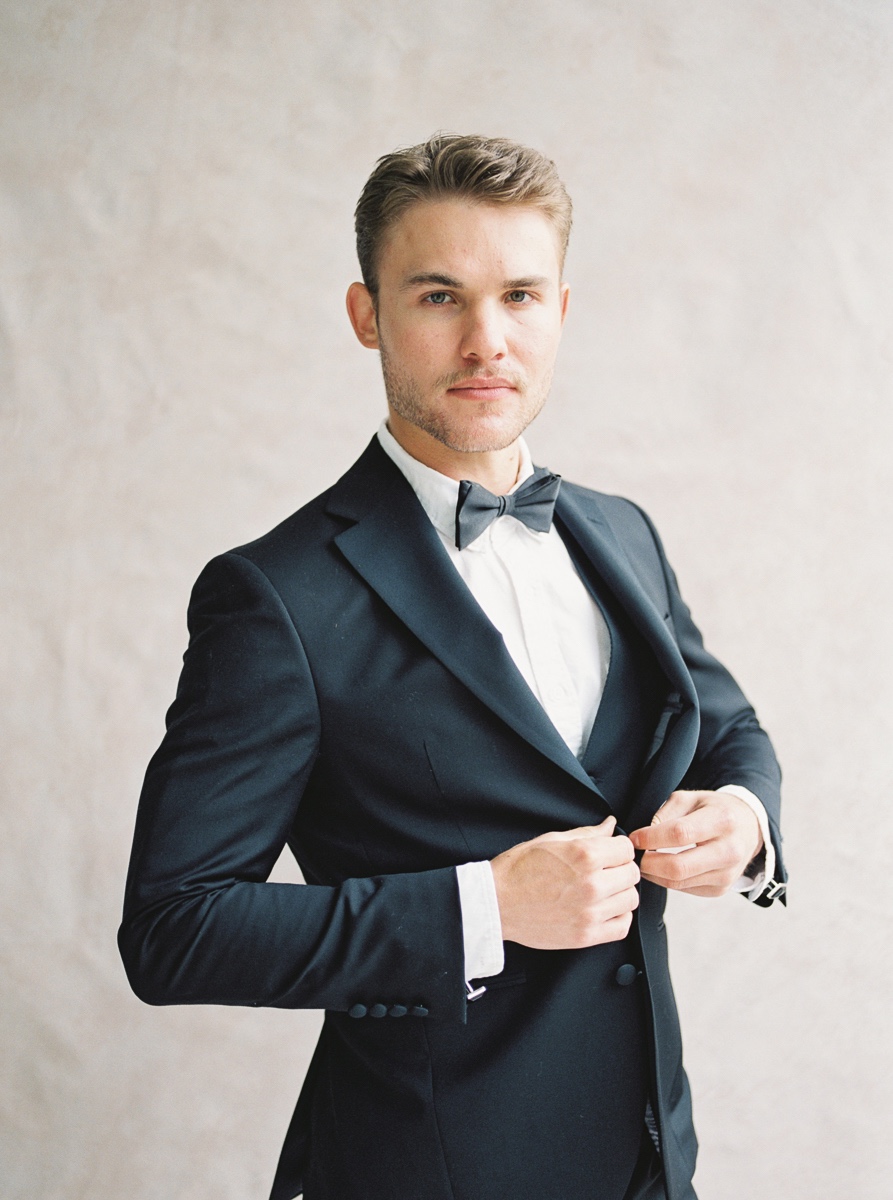 groom portrait ideas